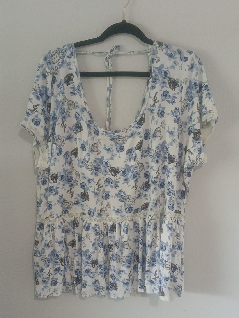 Torrid Beauty And The Beast Disney Floral Scoop Neck Peplum Top